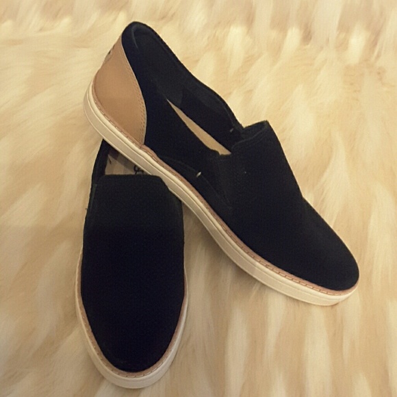 Ugg  slip  on  sneakers - Picture 1 of 8
